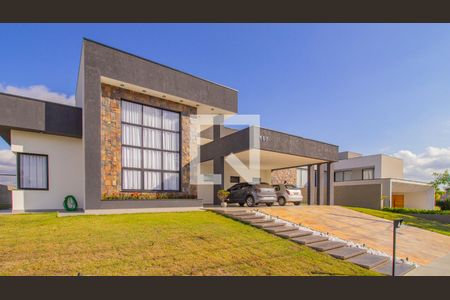 Casa de condomínio à venda com 1000m², 3 quartos e 4 vagasFachada