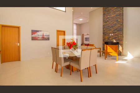 Casa de condomínio à venda com 1000m², 3 quartos e 4 vagasCopa