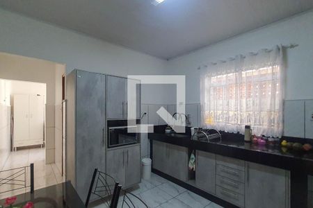 Casa à venda com 125m², 2 quartos e 2 vagas Casa à venda com 125m², 2 quartos e 2 vagasCozinha
