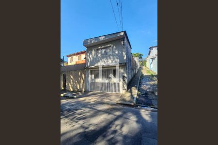 Casa à venda com 125m², 2 quartos e 2 vagas Casa à venda com 125m², 2 quartos e 2 vagasFachada