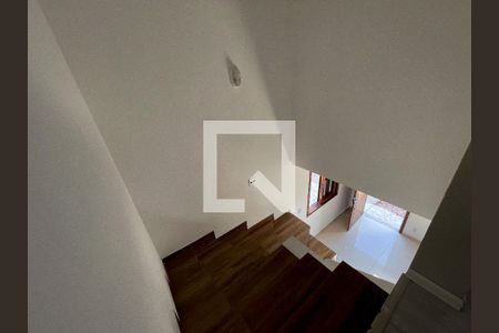 Casa para alugar com 400m², 5 quartos e 3 vagasEscada