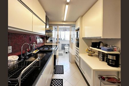 Apartamento à venda com 99m², 2 quartos e 2 vagasCozinha