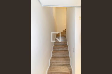 Apartamento para alugar com 51m², 1 quarto e 1 vaga Apartamento para alugar com 51m², 1 quarto e 1 vagaEscada