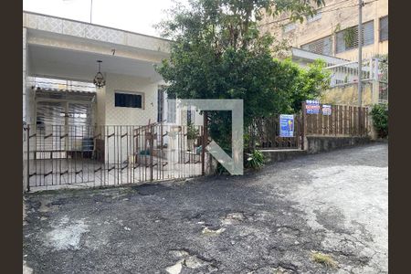 Casa à venda com 240m², 4 quartos e 3 vagasFachada