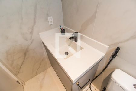 Apartamento à venda com 66m², 2 quartos e 1 vaga Apartamento à venda com 66m², 2 quartos e 1 vagaDetalhe do banheiro