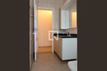 Casa à venda com 516m², 6 quartos e 10 vagas Casa à venda com 516m², 6 quartos e 10 vagasCasa 2 - 2º Piso banheiro