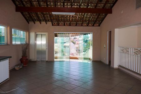 Casa à venda com 516m², 6 quartos e 10 vagas Casa à venda com 516m², 6 quartos e 10 vagasÁrea Gourmet - 3º Piso