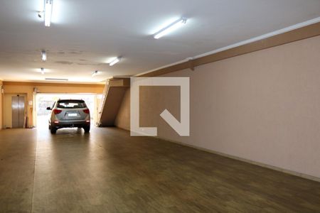 Casa à venda com 516m², 6 quartos e 10 vagas Casa à venda com 516m², 6 quartos e 10 vagasGaragem