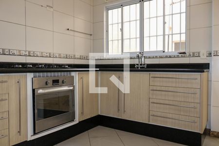 Casa à venda com 516m², 6 quartos e 10 vagas Casa à venda com 516m², 6 quartos e 10 vagasCozinha