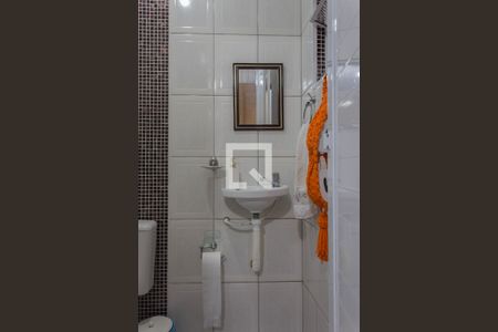 Casa à venda com 130m², 2 quartos e 2 vagas Casa à venda com 130m², 2 quartos e 2 vagasBanheiro de Serviço