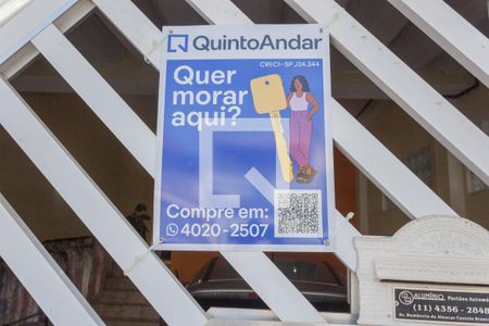 Casa à venda com 130m², 2 quartos e 2 vagas Casa à venda com 130m², 2 quartos e 2 vagasFachada