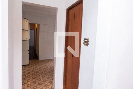 Corredor de casa para alugar com 2 quartos, 60m² em Jardim Itapema, São Paulo