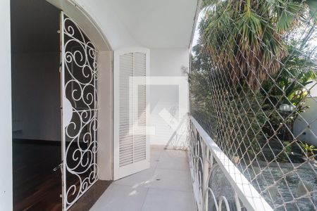 Casa para alugar com 450m², 4 quartos e 6 vagas Casa para alugar com 450m², 4 quartos e 6 vagasVaranda do Quarto 3