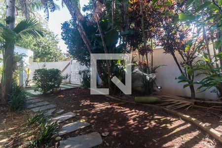 Casa para alugar com 450m², 4 quartos e 6 vagas Casa para alugar com 450m², 4 quartos e 6 vagasJardim