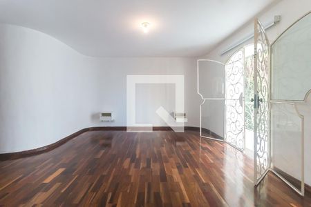 Casa para alugar com 450m², 4 quartos e 6 vagas Casa para alugar com 450m², 4 quartos e 6 vagasQuarto 3 - Suíte