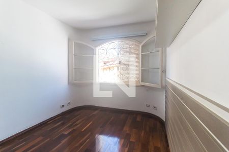 Casa para alugar com 450m², 4 quartos e 6 vagas Casa para alugar com 450m², 4 quartos e 6 vagasQuarto 4