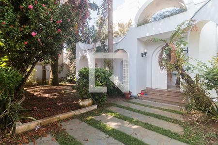 Casa para alugar com 450m², 4 quartos e 6 vagas Casa para alugar com 450m², 4 quartos e 6 vagasEntrada/Jardim