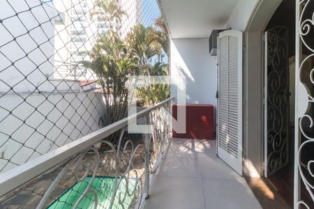 Casa para alugar com 450m², 4 quartos e 6 vagas Casa para alugar com 450m², 4 quartos e 6 vagasVaranda do Quarto 3