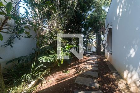 Casa para alugar com 450m², 4 quartos e 6 vagas Casa para alugar com 450m², 4 quartos e 6 vagasJardim