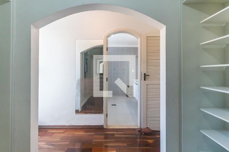 Casa para alugar com 450m², 4 quartos e 6 vagas Casa para alugar com 450m², 4 quartos e 6 vagasCloset