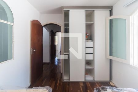 Casa para alugar com 450m², 4 quartos e 6 vagas Casa para alugar com 450m², 4 quartos e 6 vagasQuarto 2