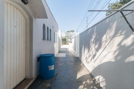 Casa para alugar com 450m², 4 quartos e 6 vagas Casa para alugar com 450m², 4 quartos e 6 vagasCorredor Lateral