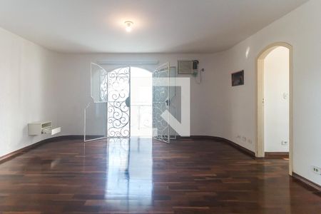 Casa para alugar com 450m², 4 quartos e 6 vagas Casa para alugar com 450m², 4 quartos e 6 vagasQuarto 3 - Suíte