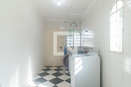 Casa para alugar com 450m², 4 quartos e 6 vagas Casa para alugar com 450m², 4 quartos e 6 vagasÁrea de Serviço