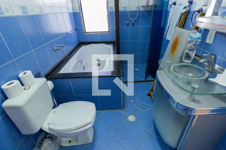 Casa à venda com 330m², 3 quartos e 4 vagasBanheiro 3 (suíte 2)