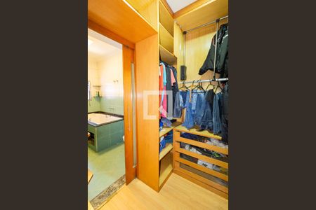 Casa à venda com 330m², 3 quartos e 4 vagasCloset