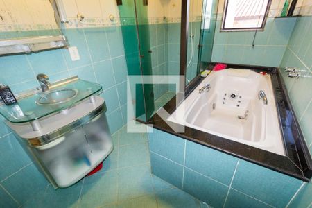 Casa à venda com 330m², 3 quartos e 4 vagasBanheiro 2 (suíte 1)