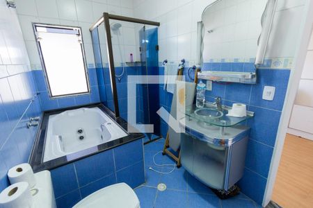 Casa à venda com 330m², 3 quartos e 4 vagasBanheiro 3 (suíte 2)