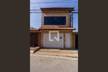 Casa à venda com 330m², 3 quartos e 4 vagasFachada