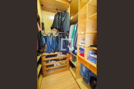 Casa à venda com 330m², 3 quartos e 4 vagasCloset