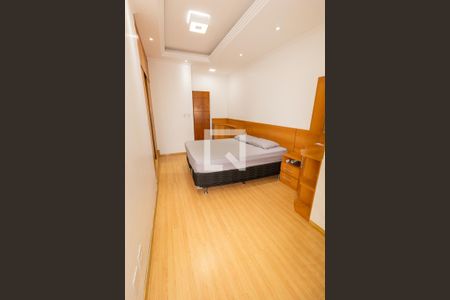 Casa à venda com 330m², 3 quartos e 4 vagasQuarto 1 (com closet) - suíte