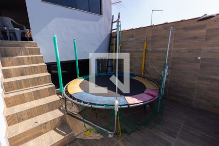 Casa à venda com 330m², 3 quartos e 4 vagasVaranda 2