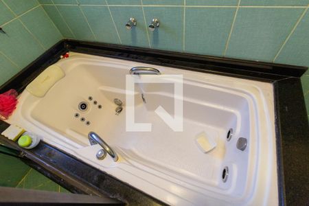 Casa à venda com 330m², 3 quartos e 4 vagasBanheiro 2 (suíte 1)