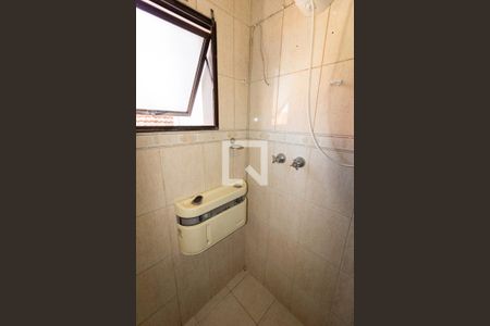 Casa à venda com 330m², 3 quartos e 4 vagasBanheiro 1 (suíte 3)