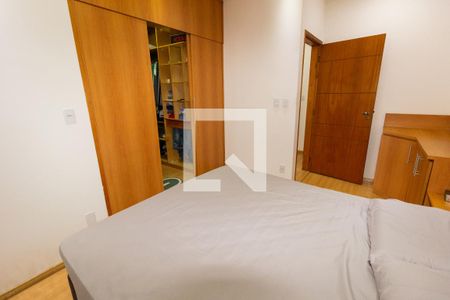 Casa à venda com 330m², 3 quartos e 4 vagasQuarto 1 (com closet) - suíte