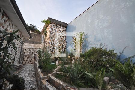 Casa à venda com 310m², 2 quartos e 1 vagaCorredor lateral