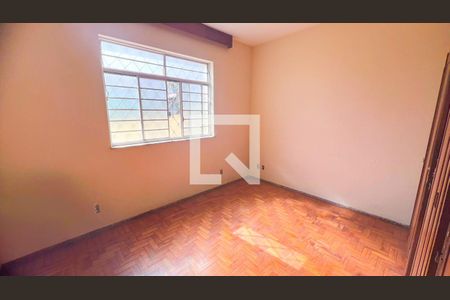 Casa à venda com 214m², 5 quartos e 10 vagas Casa à venda com 214m², 5 quartos e 10 vagasQuarto 3