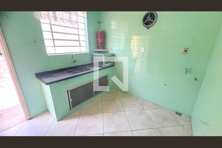 Casa à venda com 214m², 5 quartos e 10 vagas Casa à venda com 214m², 5 quartos e 10 vagasCozinha