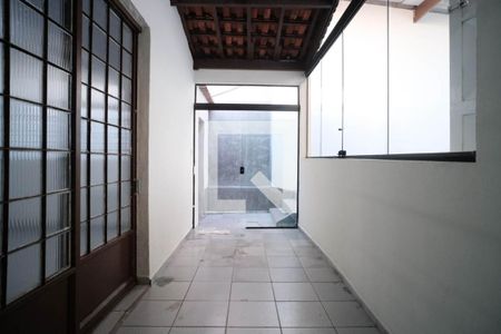 Casa à venda com 320m², 3 quartos e 4 vagas Casa à venda com 320m², 3 quartos e 4 vagasCorredor
