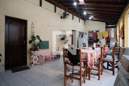 Casa à venda com 320m², 3 quartos e 4 vagas Casa à venda com 320m², 3 quartos e 4 vagasÁrea Externa