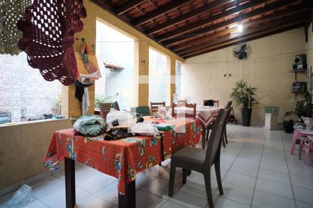 Casa à venda com 320m², 3 quartos e 4 vagas Casa à venda com 320m², 3 quartos e 4 vagasÁrea Externa