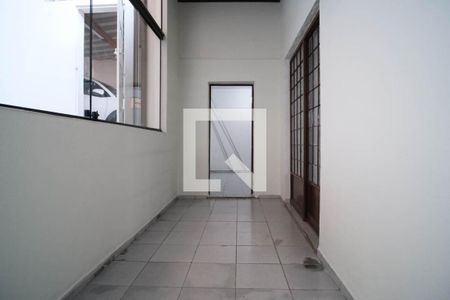 Casa à venda com 320m², 3 quartos e 4 vagas Casa à venda com 320m², 3 quartos e 4 vagasCorredor