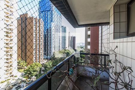 Apartamento à venda com 164m², 4 quartos e 2 vagasVaranda