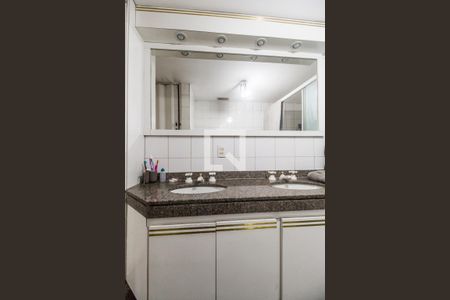 Apartamento à venda com 164m², 4 quartos e 2 vagasBanheiro da Suíte