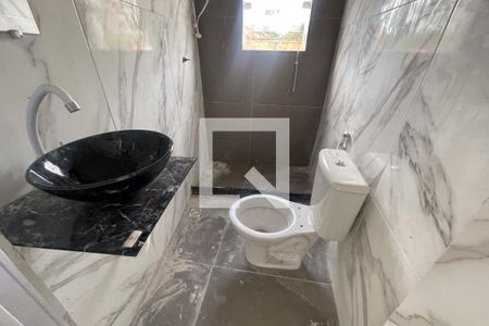 Banheiro de kitnet/studio para alugar com 1 quarto, 25m² em Jardim Primavera, Duque de Caxias