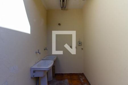 Casa à venda com 240m², 4 quartos e 1 vagaÁrea de Serviço